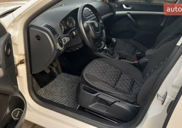Белый Шкода Октавия, объемом двигателя 1.8 л и пробегом 180 тыс. км за 8200 $, фото 8 на Automoto.ua