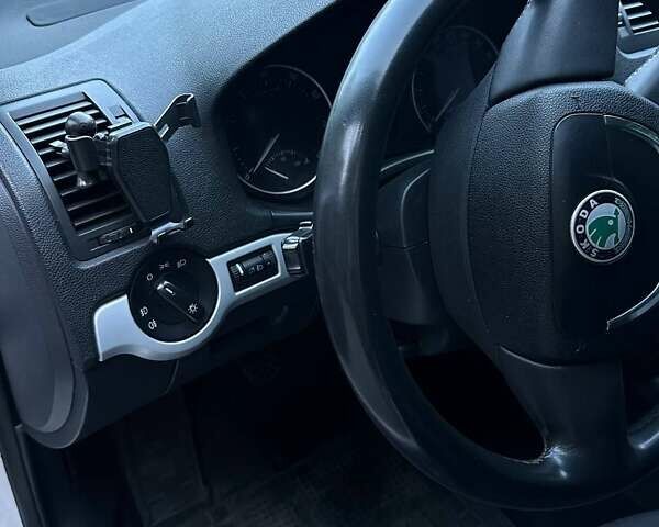 Білий Шкода Октавія, об'ємом двигуна 1.8 л та пробігом 184 тис. км за 8500 $, фото 3 на Automoto.ua
