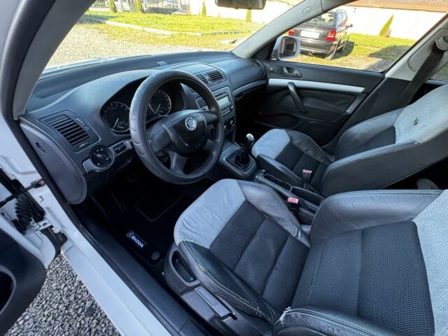 Белый Шкода Октавия, объемом двигателя 1.6 л и пробегом 380 тыс. км за 6150 $, фото 17 на Automoto.ua