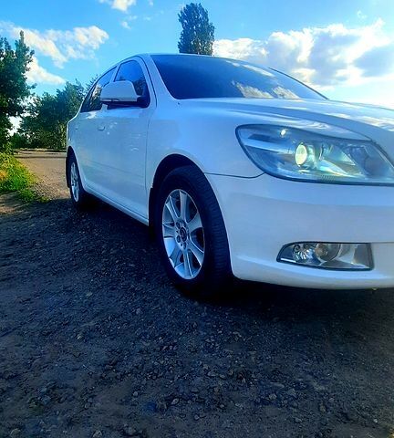 Белый Шкода Октавия, объемом двигателя 1.6 л и пробегом 300 тыс. км за 7600 $, фото 9 на Automoto.ua