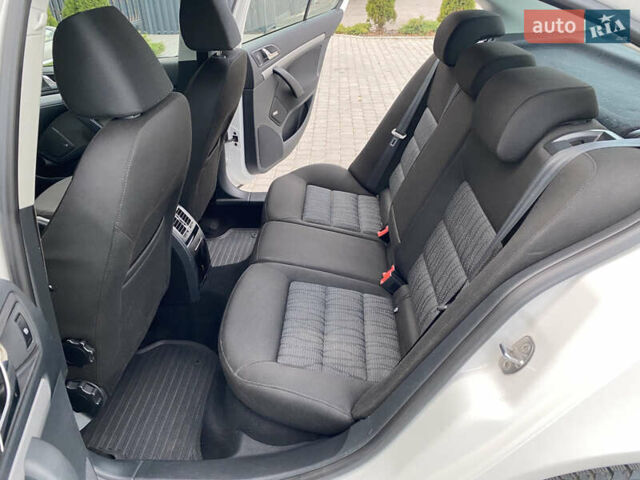 Білий Шкода Октавія, об'ємом двигуна 1.6 л та пробігом 189 тис. км за 8999 $, фото 20 на Automoto.ua