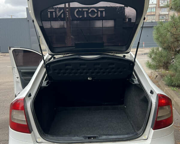 Білий Шкода Октавія, об'ємом двигуна 1.6 л та пробігом 270 тис. км за 6800 $, фото 23 на Automoto.ua