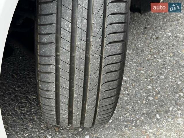 Шкода Октавия 2011 в Самборе на Automoto.ua Белый Шкода Октавия, объемом двигателя 1.97 л и пробегом 272 тыс. км за 10400 $, фото 7 на Automoto.ua
