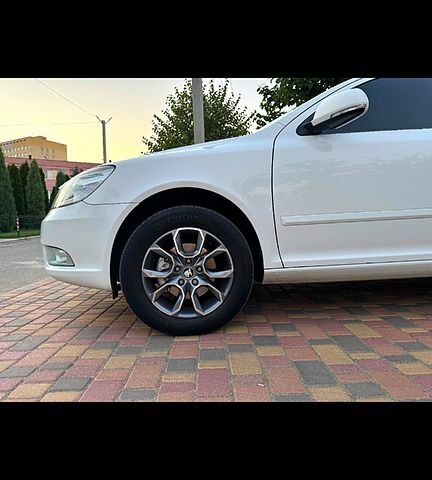 Белый Шкода Октавия, объемом двигателя 2 л и пробегом 240 тыс. км за 8700 $, фото 5 на Automoto.ua