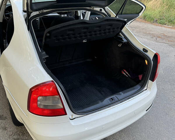 Білий Шкода Октавія, об'ємом двигуна 1.8 л та пробігом 303 тис. км за 6899 $, фото 39 на Automoto.ua