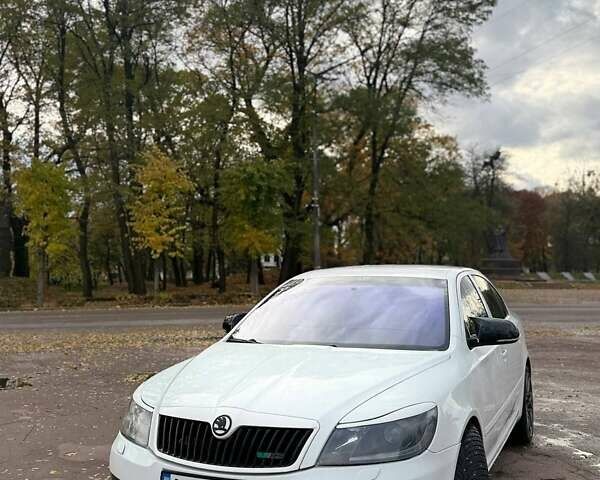 Шкода Октавия 2011 в Коростене на Automoto.ua Белый Шкода Октавия, объемом двигателя 1.98 л и пробегом 238 тыс. км за 9000 $, фото 11 на Automoto.ua