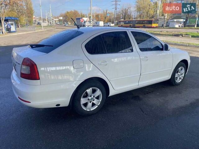 Белый Шкода Октавия, объемом двигателя 1.6 л и пробегом 195 тыс. км за 7800 $, фото 5 на Automoto.ua