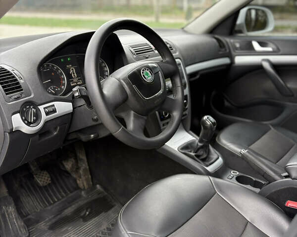 Белый Шкода Октавия, объемом двигателя 1.6 л и пробегом 383 тыс. км за 5350 $, фото 17 на Automoto.ua