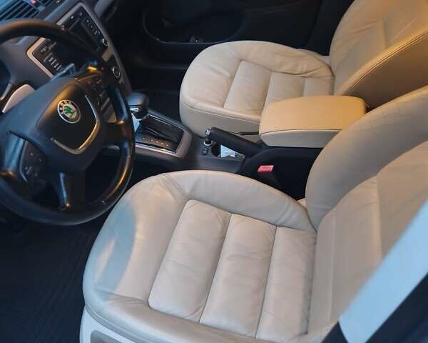 Белый Шкода Октавия, объемом двигателя 1.6 л и пробегом 209 тыс. км за 8700 $, фото 12 на Automoto.ua