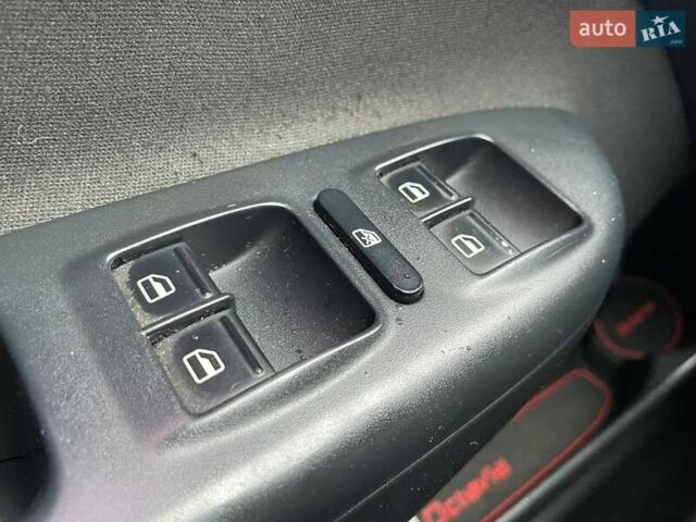 Белый Шкода Октавия, объемом двигателя 1.8 л и пробегом 155 тыс. км за 7990 $, фото 15 на Automoto.ua