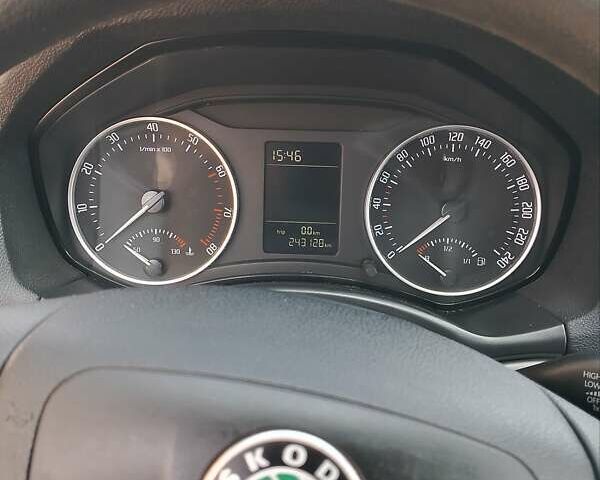 Шкода Октавия 2011 в Житомире на Automoto.ua Белый Шкода Октавия, объемом двигателя 1.6 л и пробегом 243 тыс. км за 7500 $, фото 9 на Automoto.ua