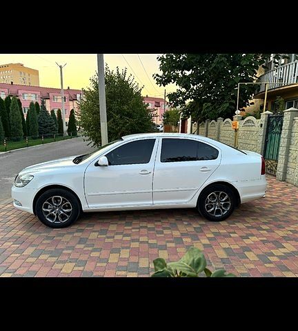 Белый Шкода Октавия, объемом двигателя 2 л и пробегом 240 тыс. км за 8700 $, фото 4 на Automoto.ua