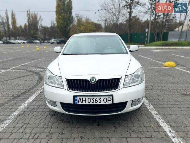 Белый Шкода Октавия, объемом двигателя 1.8 л и пробегом 180 тыс. км за 7200 $, фото 1 на Automoto.ua