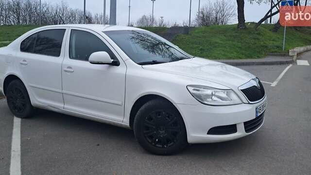 Белый Шкода Октавия, объемом двигателя 1.6 л и пробегом 240 тыс. км за 7600 $, фото 2 на Automoto.ua