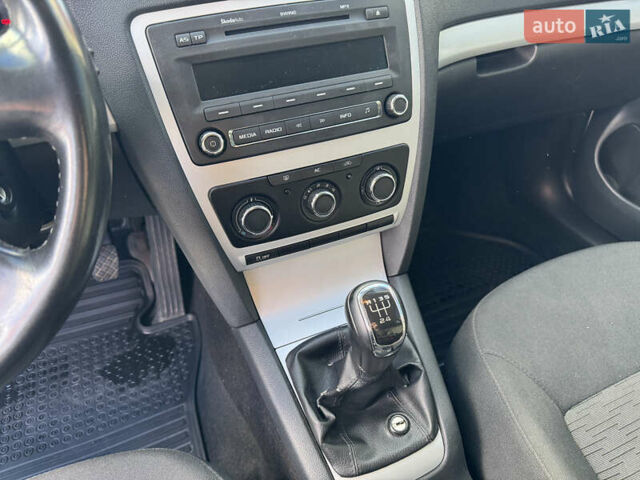 Белый Шкода Октавия, объемом двигателя 1.6 л и пробегом 242 тыс. км за 8100 $, фото 28 на Automoto.ua