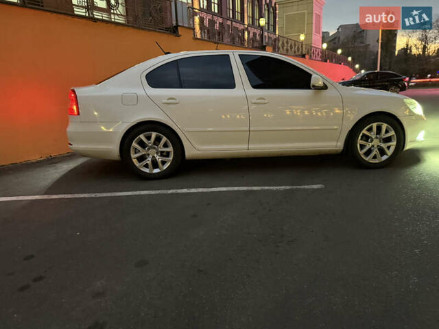 Белый Шкода Октавия, объемом двигателя 1.6 л и пробегом 200 тыс. км за 9999 $, фото 5 на Automoto.ua