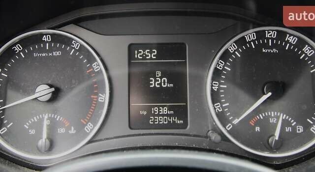 Белый Шкода Октавия, объемом двигателя 1.6 л и пробегом 239 тыс. км за 8100 $, фото 18 на Automoto.ua