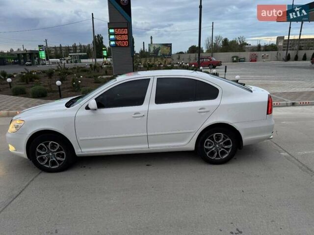 Белый Шкода Октавия, объемом двигателя 1.97 л и пробегом 246 тыс. км за 8400 $, фото 2 на Automoto.ua