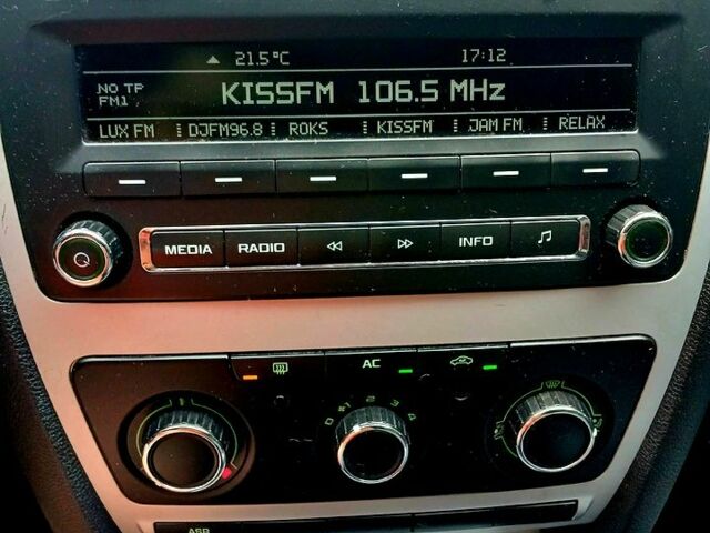 Белый Шкода Октавия, объемом двигателя 1.8 л и пробегом 250 тыс. км за 6500 $, фото 6 на Automoto.ua