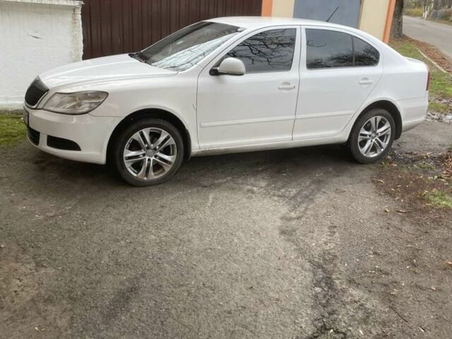 Белый Шкода Октавия, объемом двигателя 2 л и пробегом 190 тыс. км за 8200 $, фото 1 на Automoto.ua