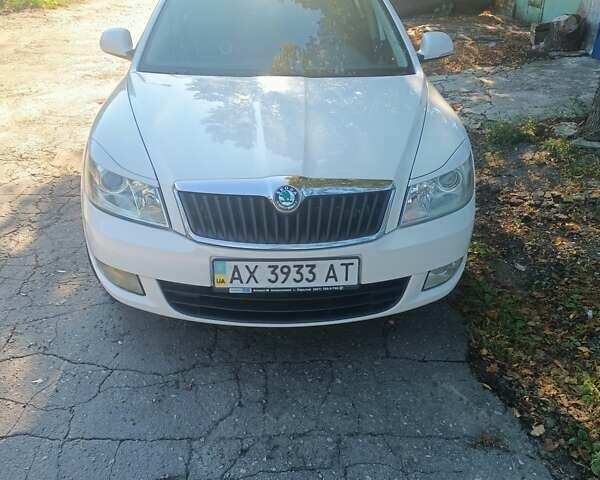 Белый Шкода Октавия, объемом двигателя 1.8 л и пробегом 230 тыс. км за 8200 $, фото 1 на Automoto.ua
