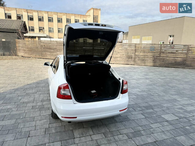 Белый Шкода Октавия, объемом двигателя 1.6 л и пробегом 212 тыс. км за 7800 $, фото 25 на Automoto.ua
