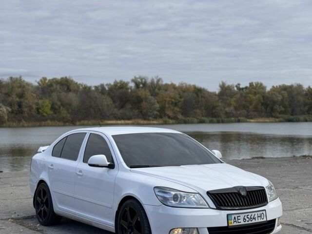Білий Шкода Октавія, об'ємом двигуна 1.8 л та пробігом 246 тис. км за 7800 $, фото 1 на Automoto.ua
