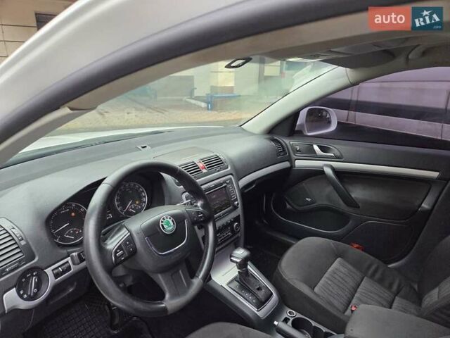Білий Шкода Октавія, об'ємом двигуна 1.8 л та пробігом 277 тис. км за 6800 $, фото 4 на Automoto.ua