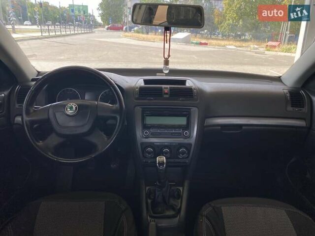 Білий Шкода Октавія, об'ємом двигуна 1.6 л та пробігом 262 тис. км за 7500 $, фото 17 на Automoto.ua