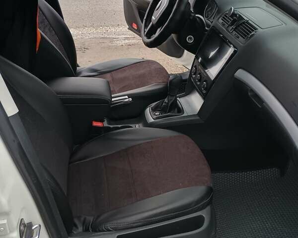 Белый Шкода Октавия, объемом двигателя 1.6 л и пробегом 194 тыс. км за 6800 $, фото 4 на Automoto.ua