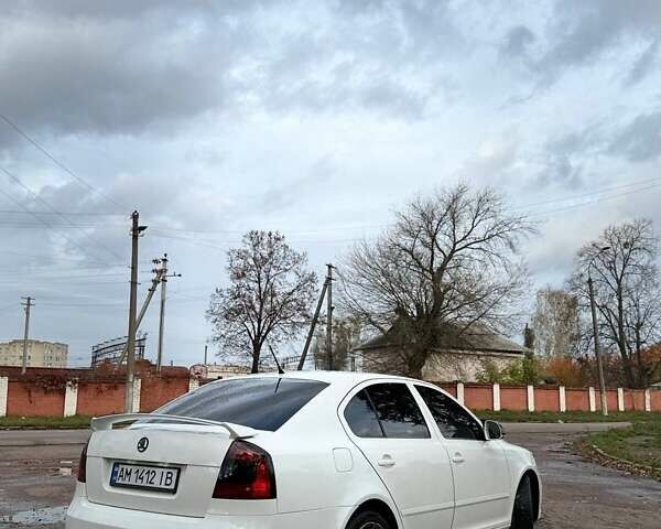 Шкода Октавия 2011 в Коростене на Automoto.ua Белый Шкода Октавия, объемом двигателя 1.98 л и пробегом 238 тыс. км за 9000 $, фото 5 на Automoto.ua