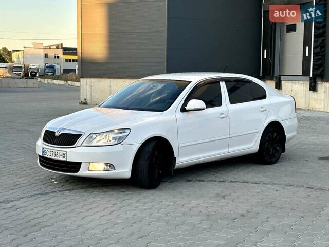 Білий Шкода Октавія, об'ємом двигуна 1.6 л та пробігом 312 тис. км за 6800 $, фото 4 на Automoto.ua
