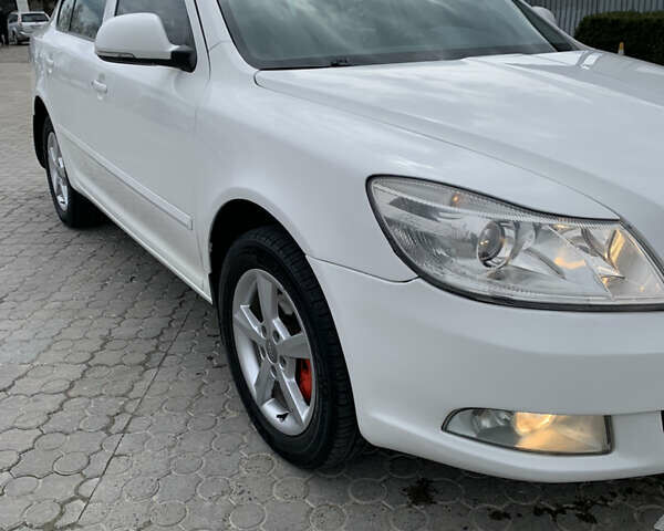 Белый Шкода Октавия, объемом двигателя 1.8 л и пробегом 213 тыс. км за 6400 $, фото 25 на Automoto.ua