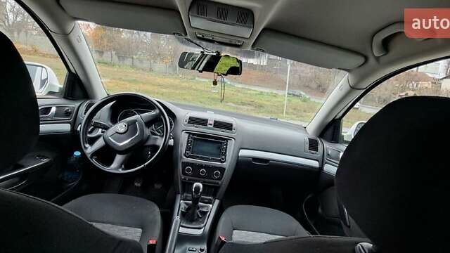 Белый Шкода Октавия, объемом двигателя 1.6 л и пробегом 240 тыс. км за 7600 $, фото 9 на Automoto.ua