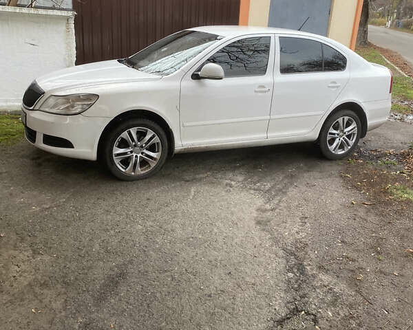 Білий Шкода Октавія, об'ємом двигуна 1.97 л та пробігом 307 тис. км за 8200 $, фото 1 на Automoto.ua