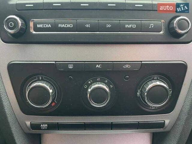 Белый Шкода Октавия, объемом двигателя 1.8 л и пробегом 155 тыс. км за 7990 $, фото 23 на Automoto.ua