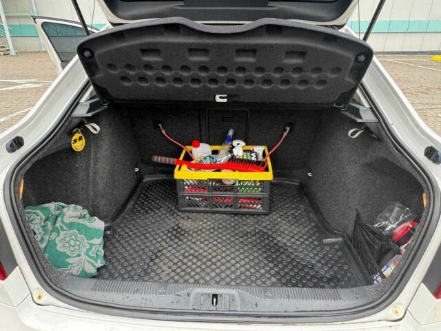 Белый Шкода Октавия, объемом двигателя 1.8 л и пробегом 180 тыс. км за 7200 $, фото 7 на Automoto.ua