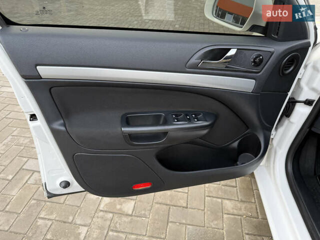 Білий Шкода Октавія, об'ємом двигуна 1.6 л та пробігом 260 тис. км за 7900 $, фото 17 на Automoto.ua