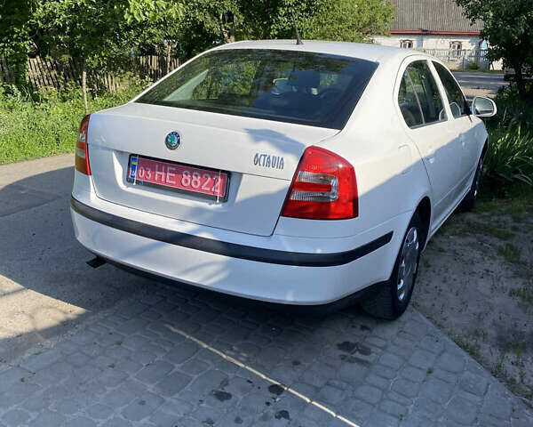 Белый Шкода Октавия, объемом двигателя 0 л и пробегом 187 тыс. км за 8000 $, фото 2 на Automoto.ua
