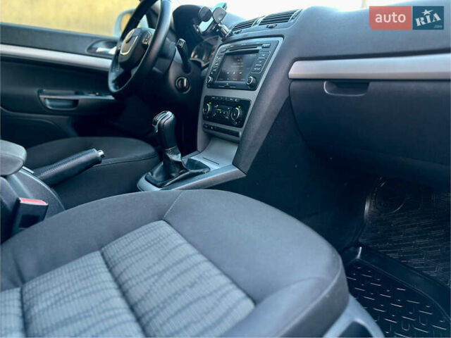 Белый Шкода Октавия, объемом двигателя 1.39 л и пробегом 275 тыс. км за 8200 $, фото 50 на Automoto.ua