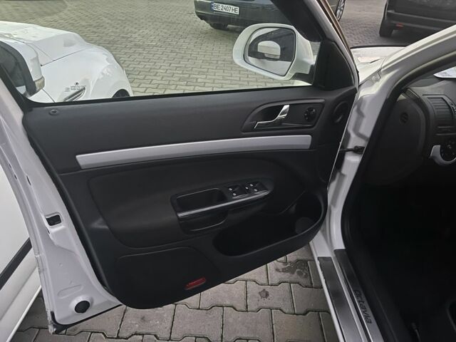 Белый Шкода Октавия, объемом двигателя 1.6 л и пробегом 190 тыс. км за 7000 $, фото 4 на Automoto.ua