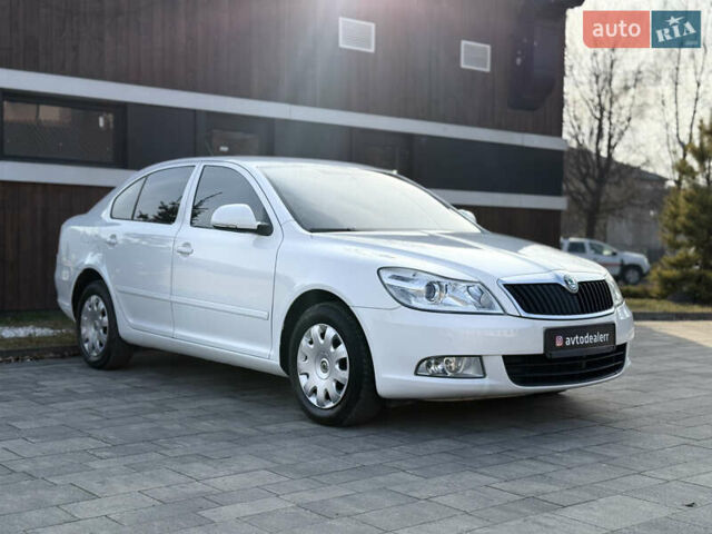 Белый Шкода Октавия, объемом двигателя 1.6 л и пробегом 212 тыс. км за 7800 $, фото 5 на Automoto.ua