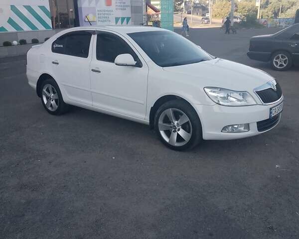 Белый Шкода Октавия, объемом двигателя 1.8 л и пробегом 184 тыс. км за 7500 $, фото 2 на Automoto.ua