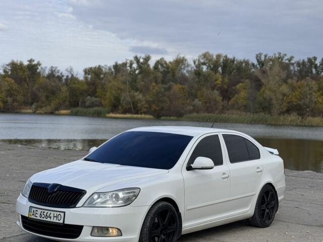 Білий Шкода Октавія, об'ємом двигуна 1.8 л та пробігом 246 тис. км за 7800 $, фото 2 на Automoto.ua