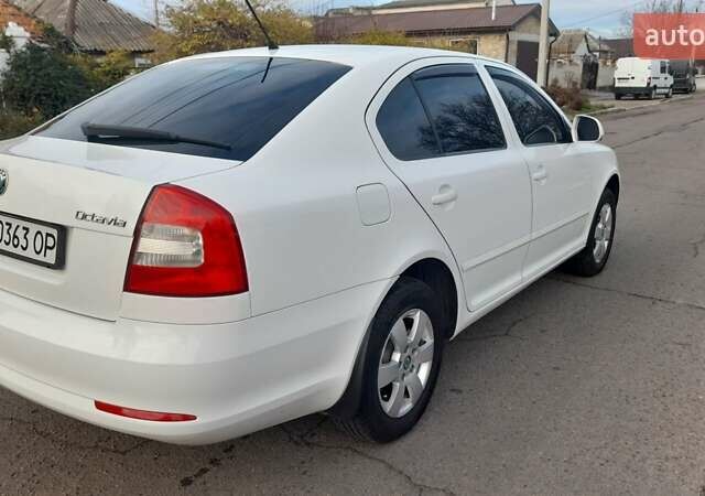 Белый Шкода Октавия, объемом двигателя 1.8 л и пробегом 180 тыс. км за 8200 $, фото 5 на Automoto.ua