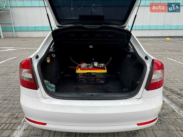 Белый Шкода Октавия, объемом двигателя 1.8 л и пробегом 180 тыс. км за 7200 $, фото 7 на Automoto.ua