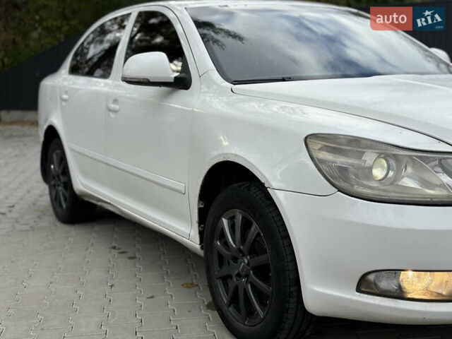 Белый Шкода Октавия, объемом двигателя 1.6 л и пробегом 383 тыс. км за 5350 $, фото 8 на Automoto.ua
