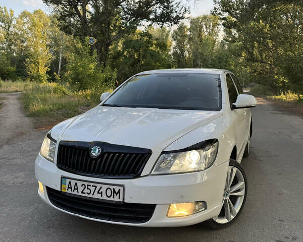 Білий Шкода Октавія, об'ємом двигуна 1.8 л та пробігом 303 тис. км за 6899 $, фото 3 на Automoto.ua