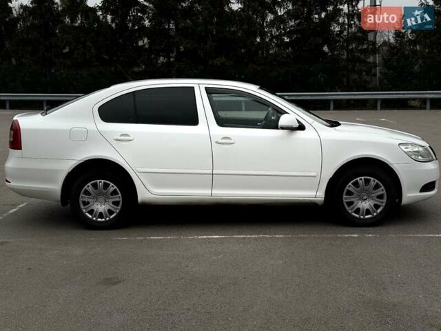 Білий Шкода Октавія, об'ємом двигуна 1.6 л та пробігом 282 тис. км за 5799 $, фото 32 на Automoto.ua