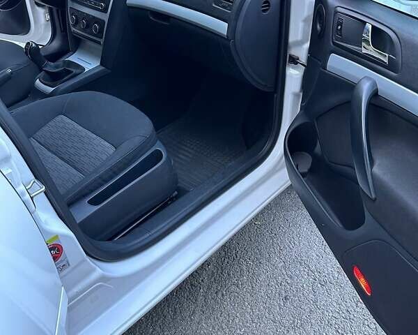 Білий Шкода Октавія, об'ємом двигуна 1.8 л та пробігом 184 тис. км за 8500 $, фото 4 на Automoto.ua